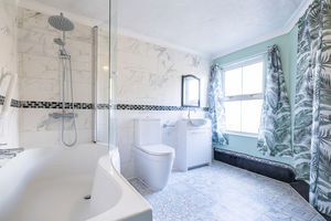 Family bathroom- click for photo gallery